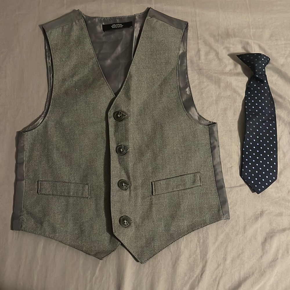 Nautica Toddler boy 4T 4 piece vest suit set - Picture 2 of 5